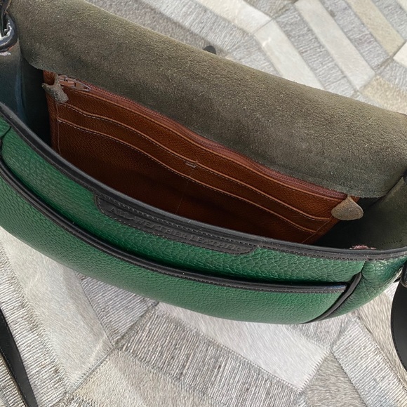 Vintage Dooney & Bourke in an Amazing Kelly Green - Picture 9 of 13